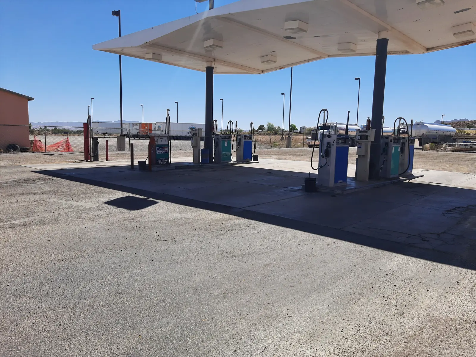 Fuel station canopy under construction